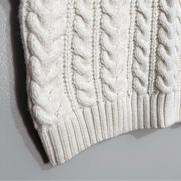 NWT H&M Thick Cable Knit V-Neckline Relaxed Fit Sweater Vest in Soft White - Picture 10 of 16